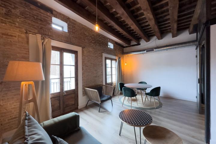 Ático con terraza privada totalmente reformado en el corazón de Barcelona photo 0