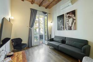 Luminoso piso de 3 dormitorios en el histórico barrio de Sant Antoni photo 0