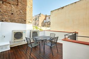 Amplia vivienda reformada con terraza privada en primera planta – El Born, Barcelona photo 0