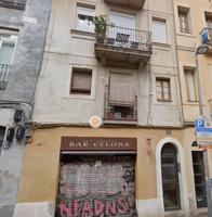 Gran oportunidad de inversión en vivienda con múltiples posibilidades, ubicada en un edificio totalmente rehabilitado y con una preciosa terraza photo 0