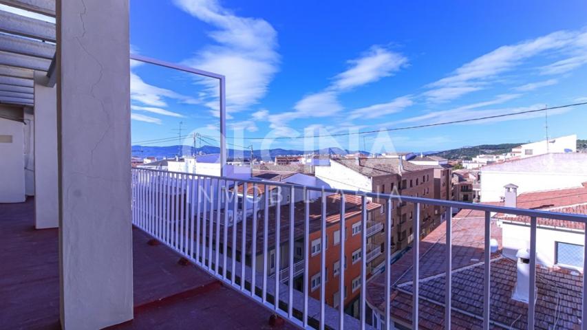 Ático en venta con terraza y patio-galería en una sola planta en plena avenida Constitución Ibi photo 0