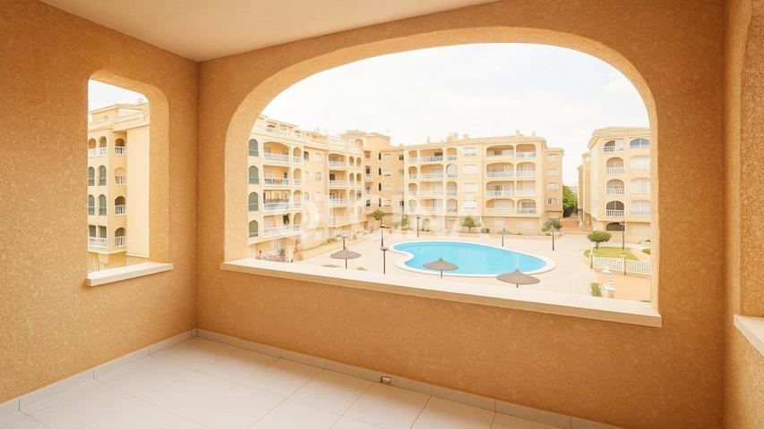 Maravilloso apartamento en Torrevieja con terraza, ascensor, piscina comunitaria y plaza de garaje photo 0