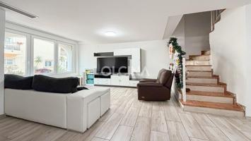 Exclusivo Adosado en Bellreguard - Elegancia y Comodidad photo 0