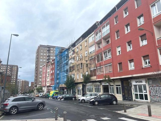 Local en calle Txakolin photo 0