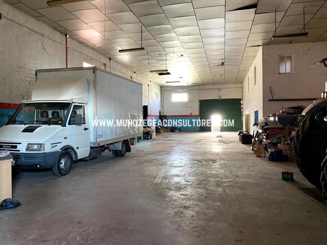 Nave Industrial en venta en Lucena de 675 m2 photo 0