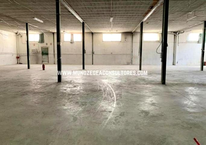 Nave Industrial en alquiler en Lucena de 2100 m2 photo 0