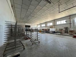 Nave Industrial en alquiler en Lucena de 700 m2 photo 0