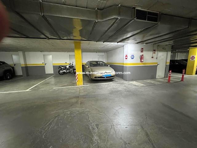 Plaza De Parking en venta en Lucena de 28 m2 photo 0