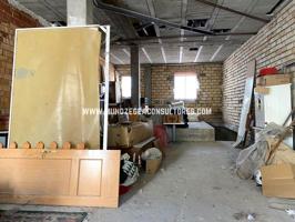 Local en venta en Lucena de 95 m2 photo 0