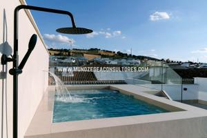 Casa - Chalet en venta en Lucena de 360 m2 photo 0