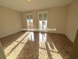 Piso en venta en Lucena de 87 m2 photo 0