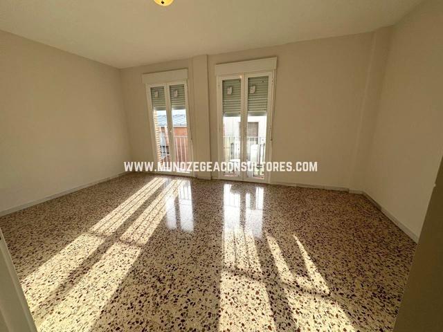 Piso en venta en Lucena de 87 m2 photo 0