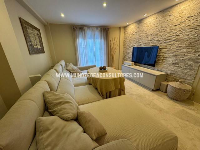 Casa - Chalet en venta en Lucena de 233 m2 photo 0