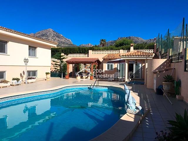 Casa - Chalet en venta en La Nucia de 390 m2 photo 0