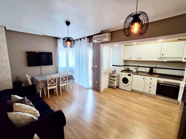 EXCELENTE APARTAMENTO REFORMADO CON VISTAS DESPEGADAS Y PISCINA COMUNITARIA! photo 0