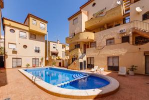 BUNGALOW REFORMADO EN PLANTA ALTA CON PISCINA EN NUEVA TORREVIEJA! photo 0