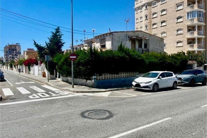 CHALET EN ESQUINA CON GRAN JARDÍN PRIVADO Y ACCESO DESDE DOS CALLES EN NUEVA TORREVIEJA! photo 0