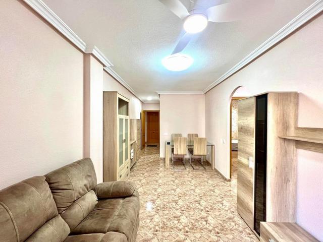 APARTAMENTO EN VENTA EN CENTRO DE TORREVIEJA – 2 DORMITORIOS, ASCENSOR, CERCA DE TODOS LOS SERVICIOS Y PLAYA photo 0