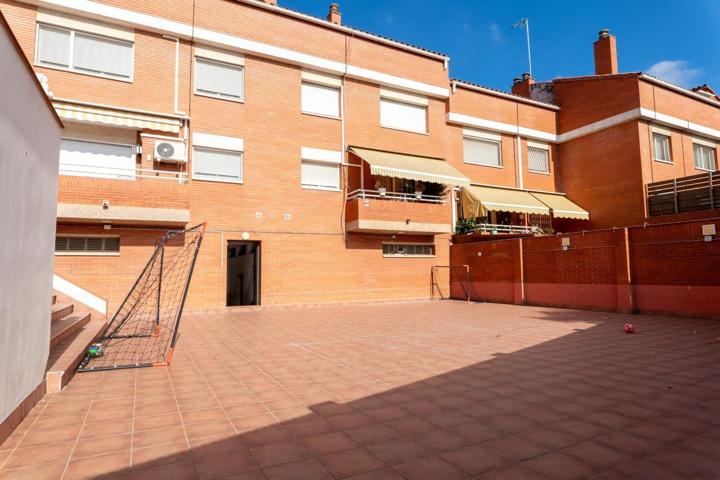 Adosada piscina y zona comunitaria SANT BOI CENTRO photo 0