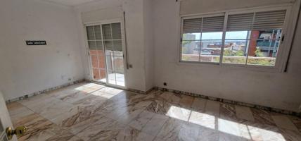 Piso en venta en avda Roureda 114m2 Viladecans photo 0