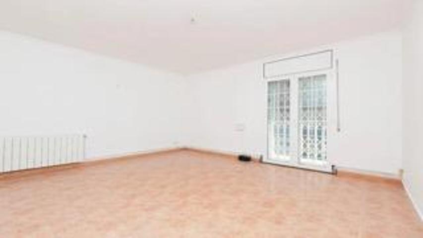 Piso ALQUILADO en venta oportunidad de inversión en SANT BOI photo 0