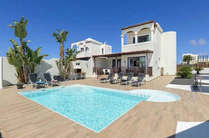 Villa en venta en Playa Blanca photo 0