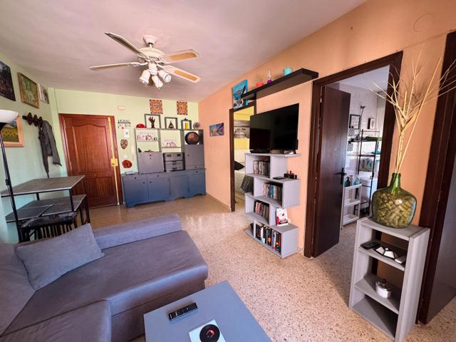 Atractivo Apartamento en Gandía Playa: Ideal para Vacaciones o Inversión photo 0