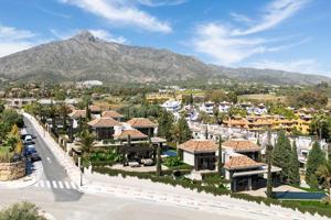 Casa En venta en Nagüeles, Marbella photo 0