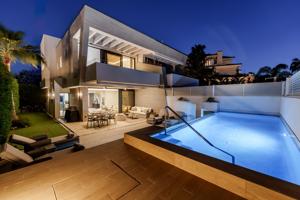 Casa En venta en Puerto Banús, Marbella photo 0