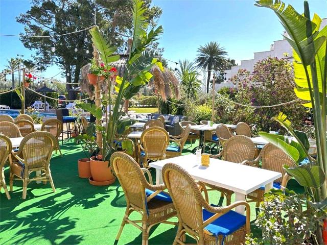 Restaurante en funcionamiento 🍽️ con zona para descanso de personal 🛏️, junto a Resort & Spa en Puerto de Pollença photo 0