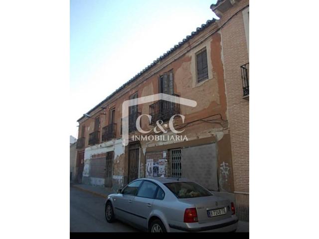 Casa para tirar en venta en pleno centro de Manzanares photo 0