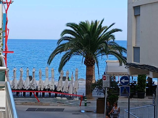 Venta de piso a pie de playa photo 0