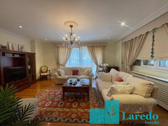 IMPRESIONANTE CHALET EN LAREDO photo 0