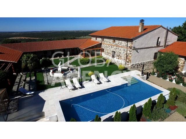 Chalet unifamiliar en venta en Área Rural photo 0