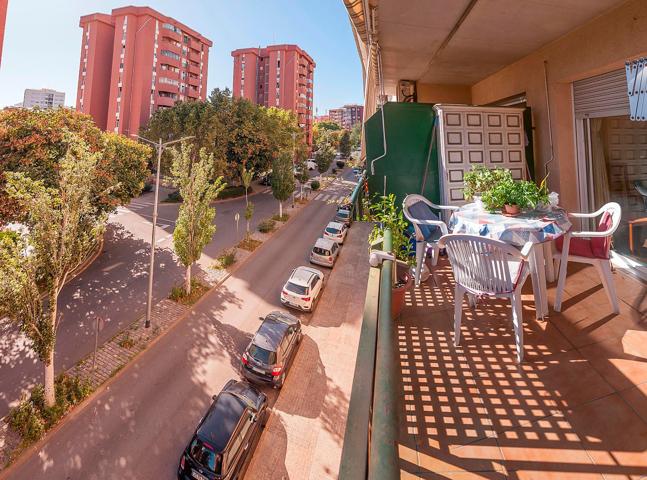 Amplio piso en el Eixample de Mataró con balcón. photo 0