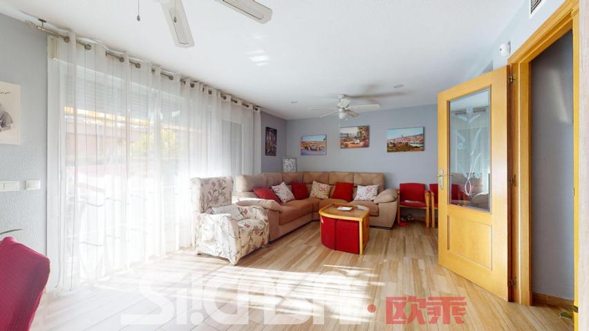 Adosado en venta en Parla de 235 m2 photo 0