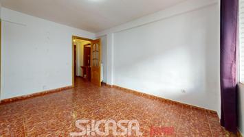 Piso en venta en Parla de 75 m2 photo 0