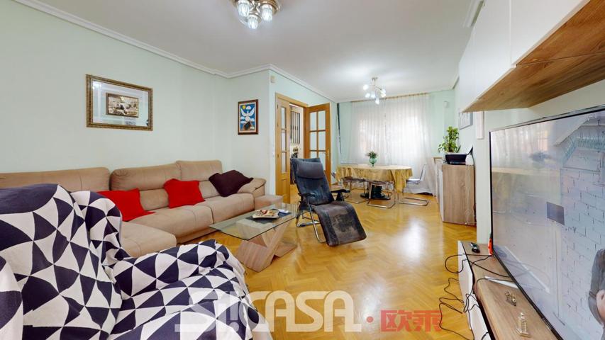 Casa - Chalet en venta en Parla de 235 m2 photo 0