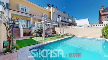 Adosado en venta en Torrejón de la Calzada de 335 m2 photo 0