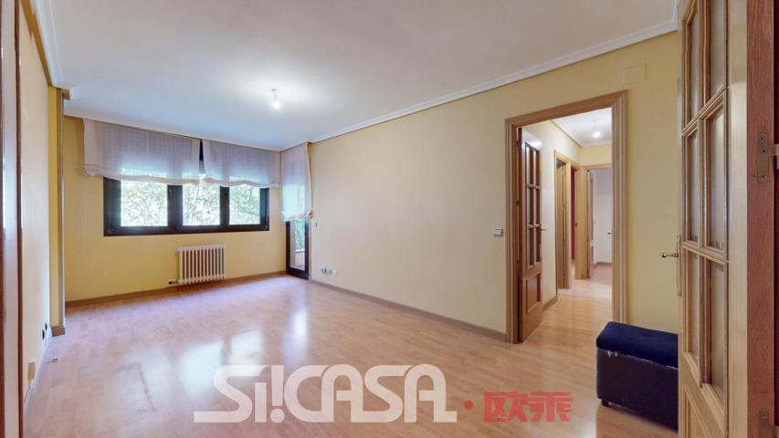 Piso en venta en Parla de 92 m2 photo 0