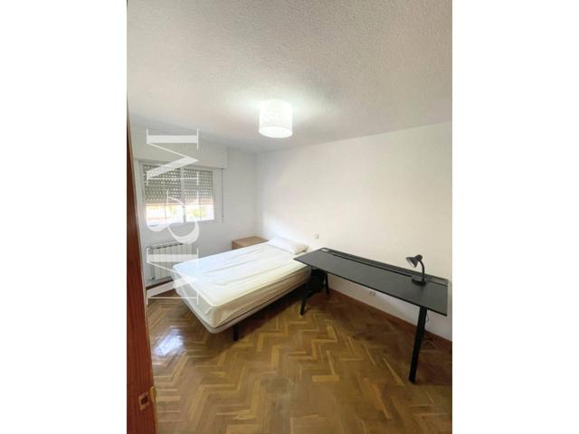 Habitacion en alquiler en Núcleo Urbano photo 0