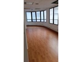 Luminosa oficina a la venta en el centro de Santa Cruz photo 0