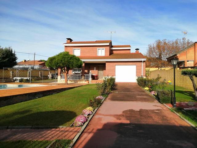 Casa - Chalet en venta en Torrejón del Rey de 220 m2 photo 0
