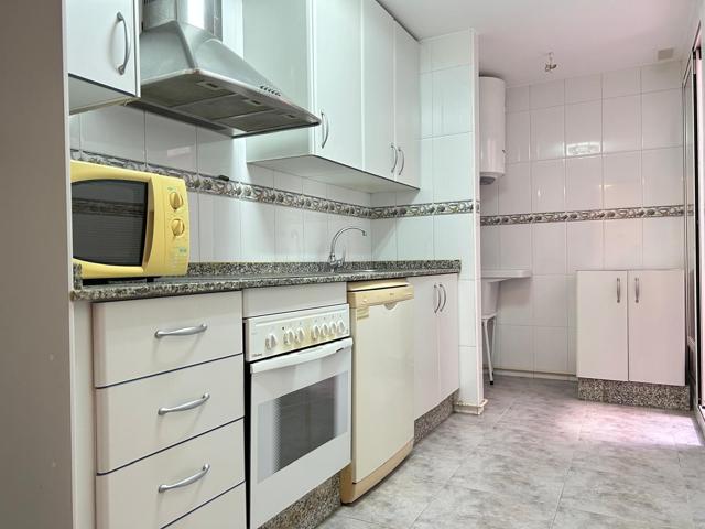 Buena ubicación y comodidad: Piso en venta con garaje y trastero photo 0