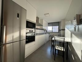 Apartamento listo para entrar a vivir, cerca del tranvía y con plaza de garaje photo 0