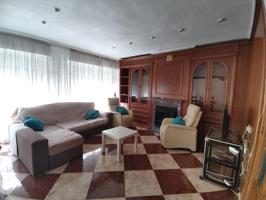 Amplio piso con salón con chimenea y excelente orientación sur photo 0
