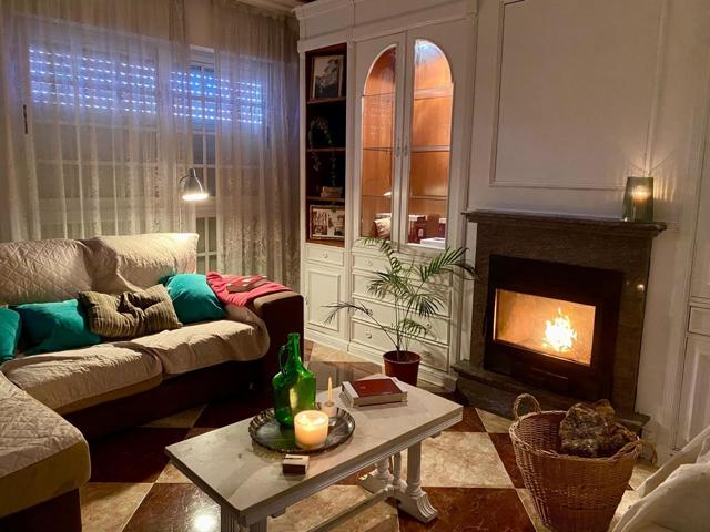Amplio piso con salón con chimenea y excelente orientación sur photo 0