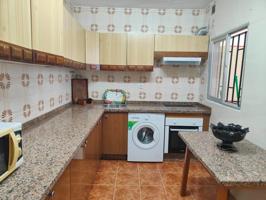 PLANTA BAJA EN LOS BARRIOS CON VECINOS ARRIBA photo 0