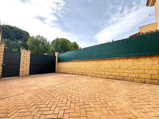 ¡ESTUPENDO PAREADO EN LA VEGA DEL GOLF! photo 0