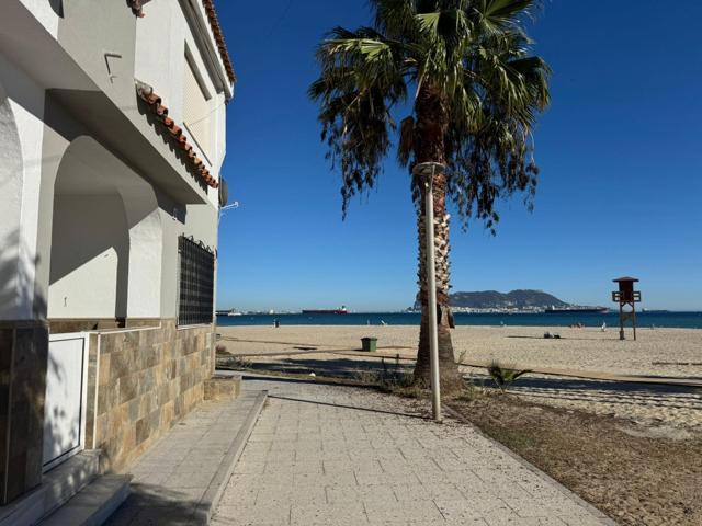 PISO EN PRIMERA LINEA DE PLAYA DE PALMONES photo 0